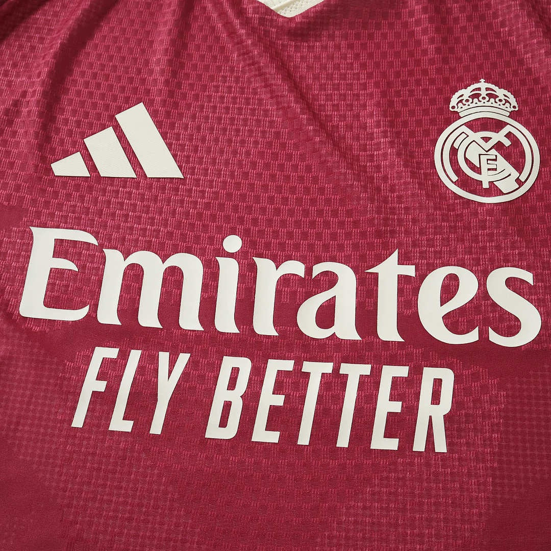 Real Madrid 2026/27 Tercera Manga Larga Versión Jugador, detalle