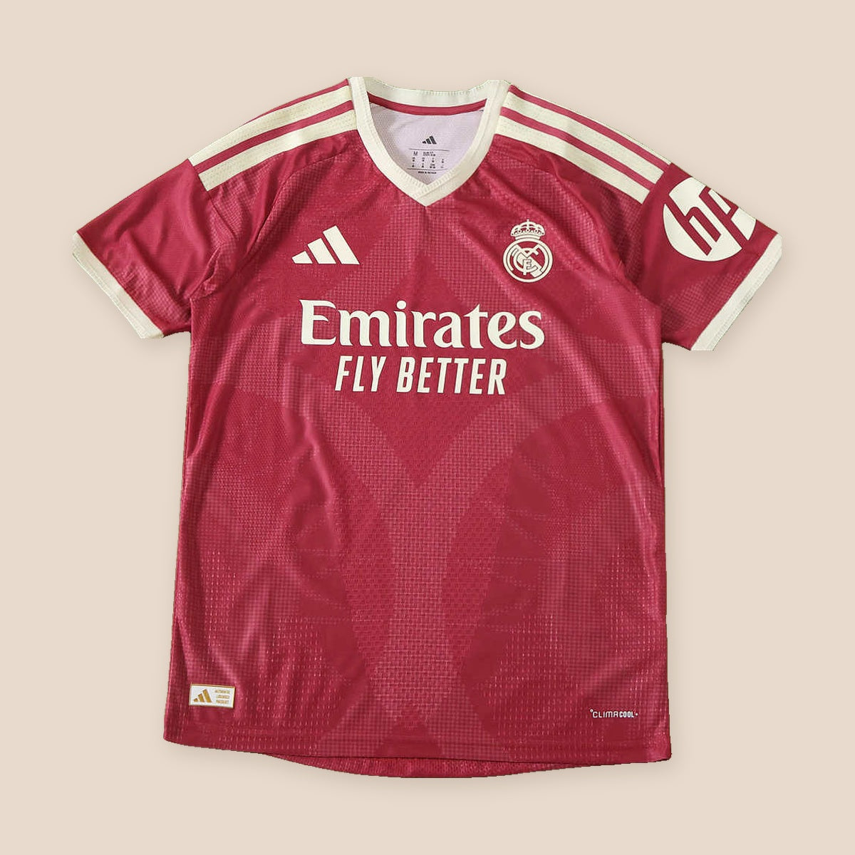 Real Madrid 2026/27 Tercera Manga Corta Versión Jugador, vista frontal