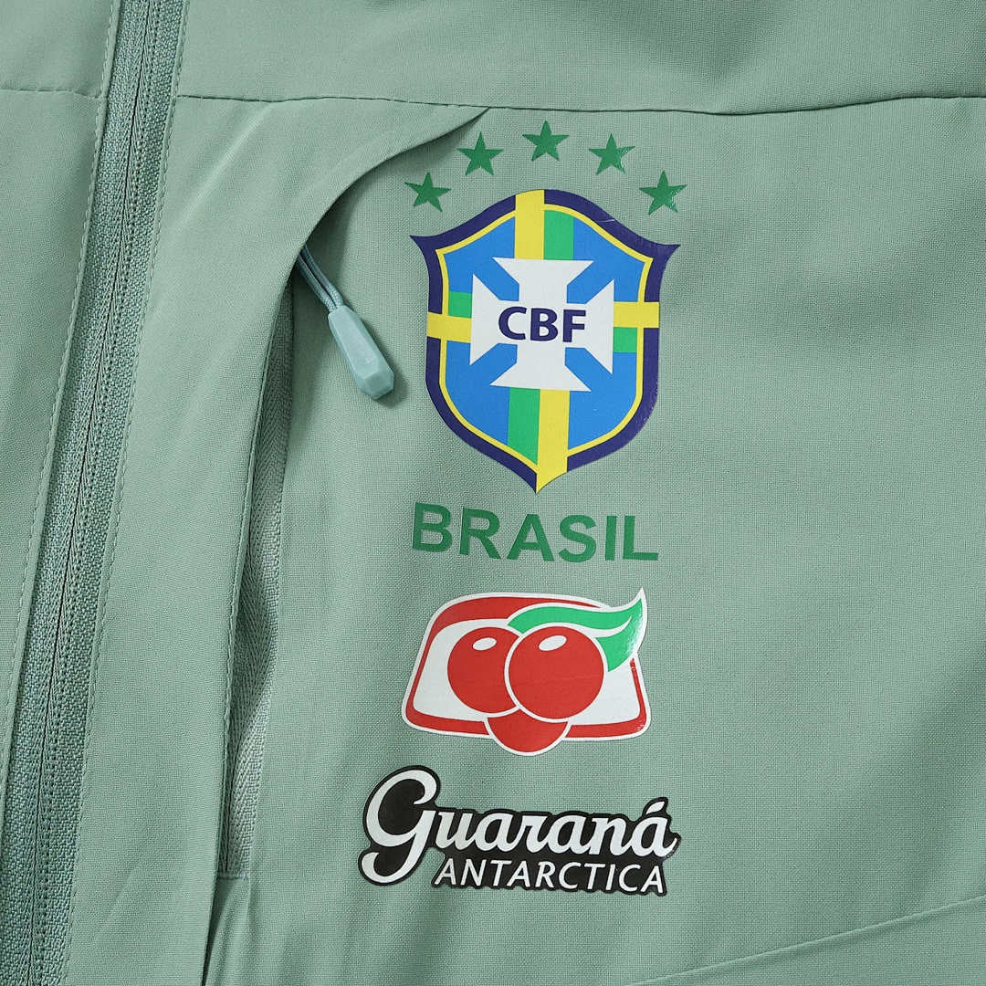 Brasil 2026 Chamarra Rompevientos Verde Menta, escudo y pecho