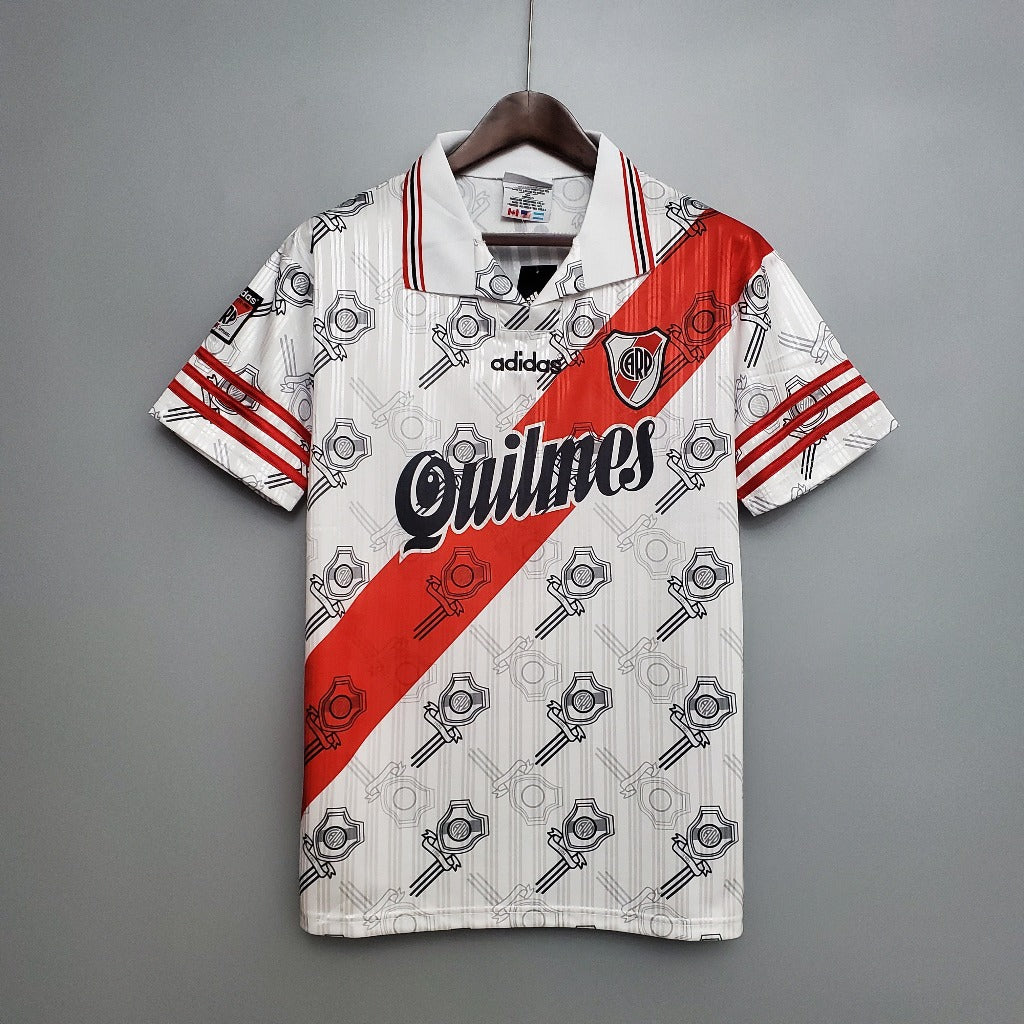 La primera camiseta de shops river