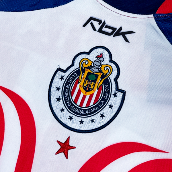 Detalle del escudo de la Chivas 2006/07