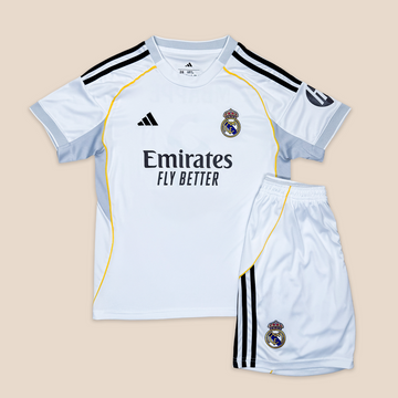 Real Madrid 2025/26 Local para Niños